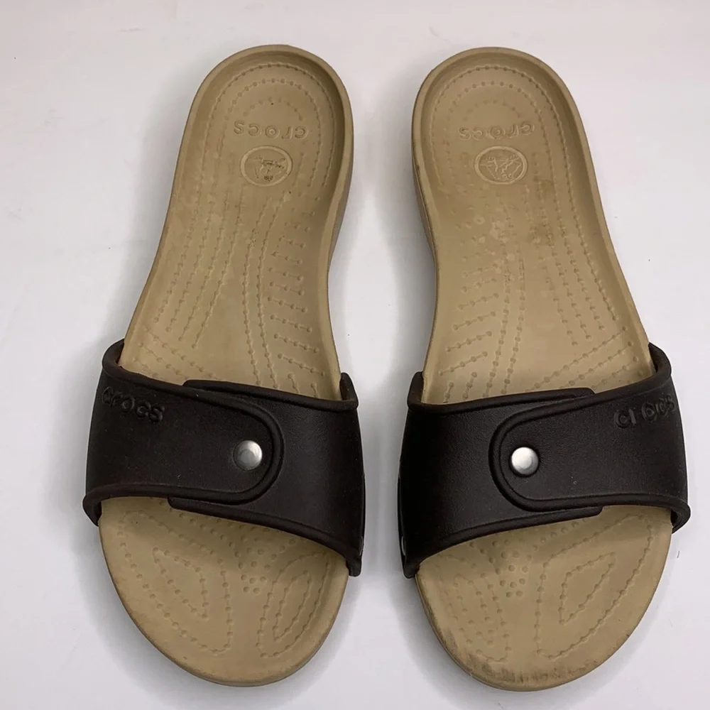 Crocs Sandals Brown Cream Rubber Casual Slides Women’s Size 9